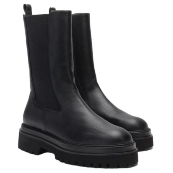Good American Shoes - Good American Leather Chelsea Pull On Boot | Women’s Black Chelsea Boot | NWOB